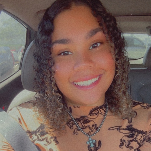 Meet your Posher, Taylor - Picture 1 of 1